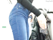 Sofabeatiful раздевается в туалете супермаркета