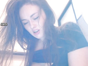 BettyBrosmer показывает свой большой зад и сиськи