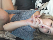 красивая девочка ласкает себя и показывает сиси