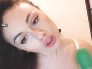 BettyBrosmer сосет член