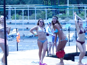 Devchata s COMEDI WOMAN ustroili na proschanie striptiz.720