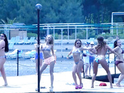 Devchata s COMEDI WOMAN ustroili na proschanie striptiz.720