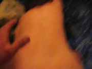 Трахает раком