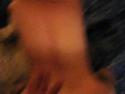 Трахает раком