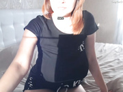 мамка показывает большие груди