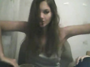 Машка поазывает сиськи