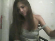 Машка поазывает сиськи