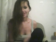 Машка поазывает сиськи