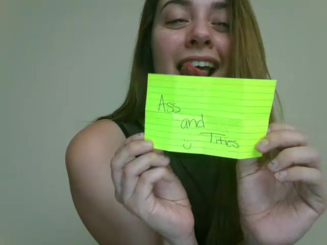 Innocent-Ali показала писю сиси