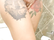 aylinrosse - маструбирует в душе