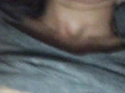 Малышка играется