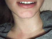 Малышка играется