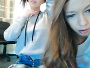 Eveline с подружкой показывают свои пезды