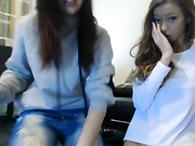 Eveline с подружкой показывают свои пезды