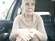 -LIKA-LIKA- дрочит в машине,кончает