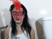 Русская шлюха разговаривает  сосет и пьет мочу