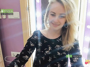 -Elisa- ласкается перед зеркалом