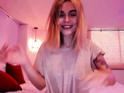 Sonya-mo танцует стриптиз