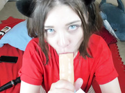 Katya_Letova долбит рот игрушкой