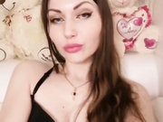 hannahot с игрушкой