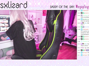 Gamer Girl Forgets to Turn off the Stream AND SQUIRT