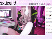 Gamer Girl Forgets to Turn off the Stream AND SQUIRT