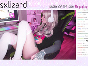 Gamer Girl Forgets to Turn off the Stream AND SQUIRT