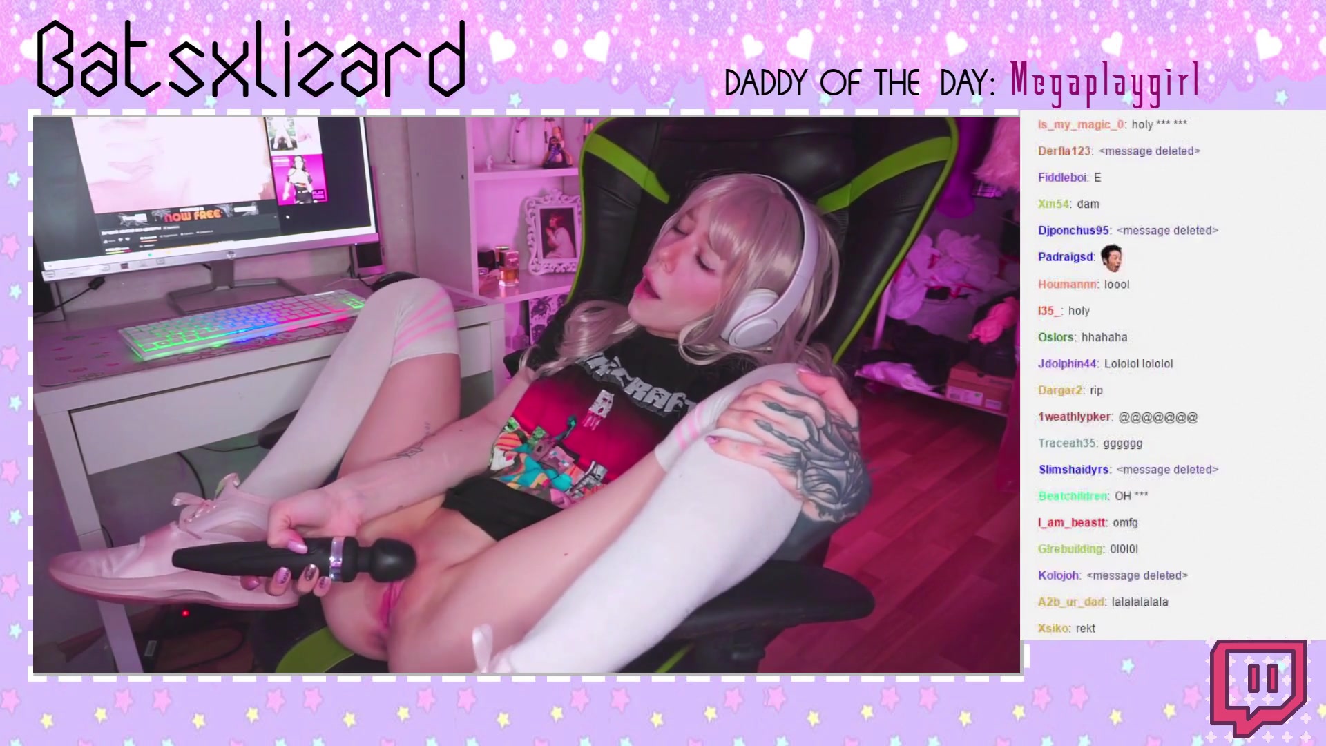 Gamer Girl Forgets to Turn off the Stream AND SQUIRT