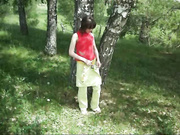 SweetKotenka отсасывает в лесу