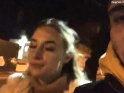 karinka1sex сосет на улице