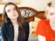 молодые сучки раздеваются