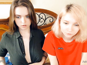 сучки отшлепали друг друга