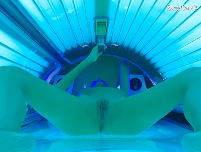 LittleDesire в солярии