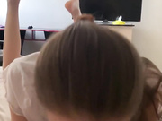 misss_vikki aka -little-girl- сосет парню (минет №2)