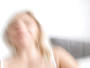 дает в рот блонде