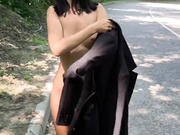 Kisa-Gav голые шалости на  дороге