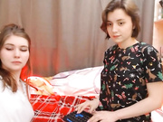 наказывает подружку