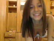 Demetrags мастурбирует свои дырочки и кончает