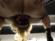 ManiacAlisa заглатывает очень глубоко хуй