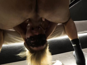 ManiacAlisa заглатывает очень глубоко хуй