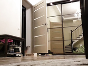 SweetButtocks голая встречает доставщика