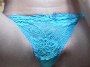 писает на камеру