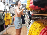 SweetButtocks (переодевается в магазине)