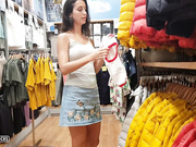 SweetButtocks (переодевается в магазине)