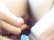 Олеся принимает душ