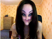 kaprisya корчит рожи  ее можно понять  секас бьет в голову