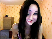 kaprisya корчит рожи  ее можно понять  секас бьет в голову