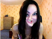 kaprisya корчит рожи  ее можно понять  секас бьет в голову