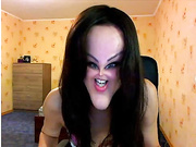 kaprisya корчит рожи  ее можно понять  секас бьет в голову