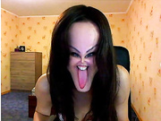 kaprisya корчит рожи  ее можно понять  секас бьет в голову